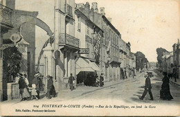 Fontenay Le Comte * Rue De La République * Biscuiterie Patisserie - Fontenay Le Comte