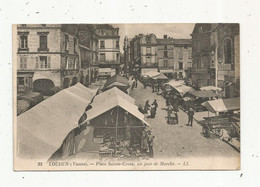 Cp , Commerce ,marché , 86 , LOUDUN , Place SAINTE CROIX ,un Jour De Marché - Märkte