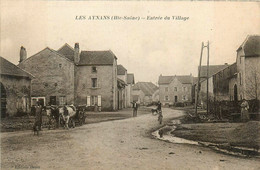 Les Aynans * Une Rue De L'entrée Du Village * Attelage De Boeufs - Autres & Non Classés