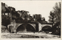 CPA LA TOUR-D'AIGUES Pont Sur La Leze - Un Coin Du Chateau (1086741) - La Tour D'Aigues