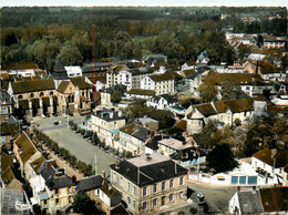 Mouy * Vue Aérienne Sur L'hôtel De Ville Et L'église - Mouy