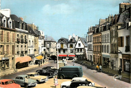 Auray * La Place De La République * Automobile Voiture Ancienne * Commerces Magasins - Auray