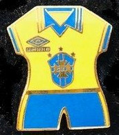 MAILLOT JAUNE DE FOOTBALL DU BRESIL - BRASIL - UMBRO - FOOT - SOCCER - FUSSBALL - CALCIO -              (9) - Football