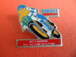 Pins émail Moto YAMAHA - C. SARRON 1ère Victoire En GP 250 - Motos