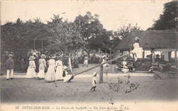 14-DIVES-SUR-MER- LA FERME DE SARLABOT , UN COIN DE LA COUR - Dives