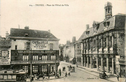 Troyes * Place De L'hôtel De Ville * Café Billard De La Ville * Tramway Tram - Troyes