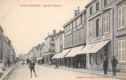 Vitry Le François           51           La Rue De Frignicourt .  Librairie Simonis               (voir Scan) - Vitry-le-François