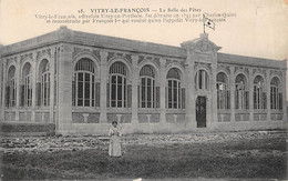 Vitry Le François           51           La Salle Des Fêtes      N°18            (voir Scan) - Vitry-le-François