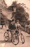 T2/T3 1943 Szerelmespár Kerékpáron / Couple On Bicycles (EK) - Unclassified