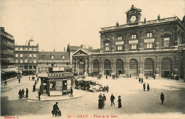 Lille * La Place De La Gare * Automobile Voiture Ancienne * Hôtel Terminus - Lille