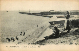 Audierne * La Jetée Et Le Phare * Coiffe Coiffes Bretonnes - Audierne