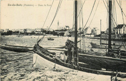 Ile De Batz * Vue De Bateau De Pêche Dans Le Port - Ile-de-Batz