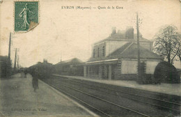 évron * Les Quais De La Gare * Train * Ligne Chemin De Fer De La Mayenne - Evron