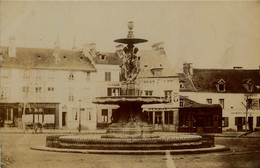 Melun * Carte Photo Circa 1864/1900 ? * Rare Vue De La Place St Jean Et Sa Fontaine * Commerces MAUPERTUIS PERROT ... - Melun