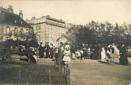 Brest * Carte Photo * La Place Du Château * Promeneurs * Nurse - Brest