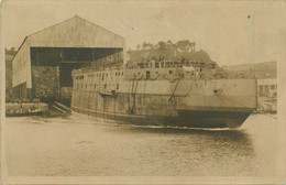 Brest * Carte Photo * Sortie D'un Bateau Du Hangar DANTON * Le Port - Brest