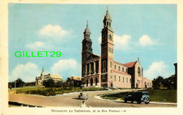 CHICOUTIMI, QUÉBEC - VUE DE LA CATHÉDRALE - ANIMÉE VOITURES - J. E. CHABOT, PHOTOGRAPHE - - Chicoutimi