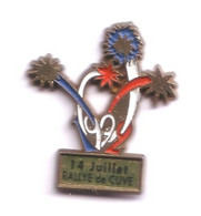 Delcampe - FF29 Pin's Village Cuve Haute Saône Rallye Auto Du 14 Juillet Feux Artifices Pyrotechnie Achat Immédiat - Rallye