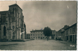 42 - Belmont : Place De L' Eglise - Belmont De La Loire