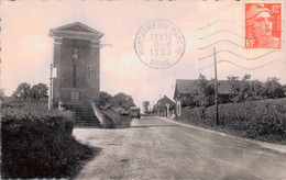 61 - COURTOMER / ROUTE DE SEES - LE CALVAIRE ET LE CHATEAU D'EAU - Courtomer