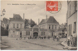 86 LENCLOITRE  L'Hôtel De Ville (animée) - Lencloitre