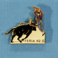 1 PIN'S //  ** PÉONES / BANDÉRILLÉROS / FÉRIA '92 ** . (Barillet) - Feria