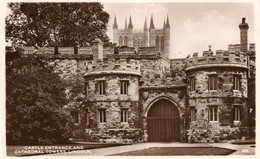 CASTLE ENTRANCE AND CATHEDRAL TOWERS - LINCOLN - Lincoln