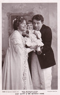 AP17 Actress - Mrs Seymour Hicks With Hustband And Baby Daughter - RPPC - Théâtre