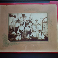 PHOTO PERSONNAGE SUR UN BATEAU A IDENTIFIER - Bateaux