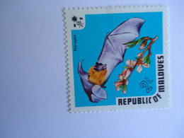 MALDIVES MNH STAMPS BIRDS BATS - Maldives (1965-...)