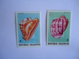 MALDIVES MNH STAMPS SHELLS - Maldives (1965-...)