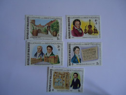 MALDIVES MNH STAMPS  BEETHOVEN   MUSICS - Maldives (1965-...)