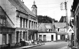 62-GUINES- RUE CLEMENCEAU ET TOUR DE L'HORLOGE - Guines