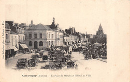 86-CHAUVIGNY-LA PLACE DU MARCHE ET L'HÔTEL DE VILLE - Chauvigny