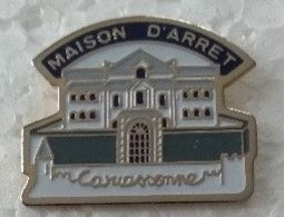 Pin's - Administration - MAISON D'ARRET - 1835-1992 - GUERET - - Administración