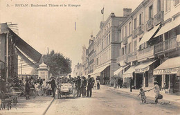 Royan        17           Boulevard Thiers Et Le Kiosque . Voiture Renault           (voir Scan) - Royan