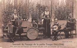 Royan      17      La Troupe Fallone  Jazz Et Accordéoniste De 7 Ans . Violon Banjo.Violoncelle.Clarinette   (voir Scan) - Royan