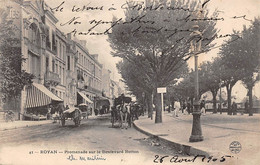 Royan         17            Promenade Sur Le Boulevard Botton     (voir Scan) - Royan