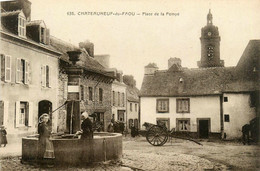 Châteauneuf Du Faou * La Place De La Pompe * Fontaine * Villageois - Châteauneuf-du-Faou