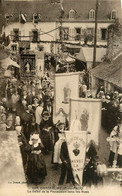 Châteauneuf Du Faou * Le Défilé De La Procession Dans Les Rue * Fête Religieuse - Châteauneuf-du-Faou