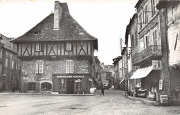 CPSM  46 ST CERE PLACE DE L HOTEL DE VILLE  épicerie  Plan Rare - Saint-Céré