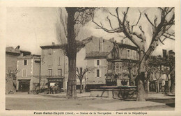 GARD  PONT SAINT ESPRIT  Place De La Republique - Pont-Saint-Esprit