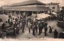 Challans : Les Halles Un Jour De Foire - Challans