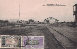 DAHOMEY - AOF - GARE - CHEMIN DE FER DE COTONOU - AFFRANCHISSEMENT A 5c POUR LA FRANCE - ARRIVEE PARIS ETRANGER. - Brieven En Documenten