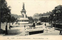 Paris * 3ème , 10ème , 11ème * Place De La République * La Station Du Métropolitain Métro - Distrito: 03