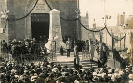 Legé * Carte Photo * Fête Inauguration ? * église Notre Dame De Pitié Et Monument Aux Morts - Legé