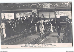 CPA 75 Carte Photo Luna Park Le Jeu De Bowling Mademoiselle Maida Recordwoman Du Monde - Boliche