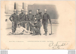 CPA 75 Sapeurs Pompiers De Paris Les Tenues - Pompieri