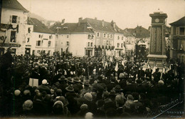 Senones * Carte Photo * Jour D'inauguration , Fête Ou Célébration * Place Et Monument Aux Morts * Café De La Poste - Senones