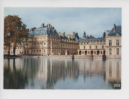 Fontainebleau Le Palais : La Cour Des Fontaines (cp Vierge N°1968) - Fontainebleau